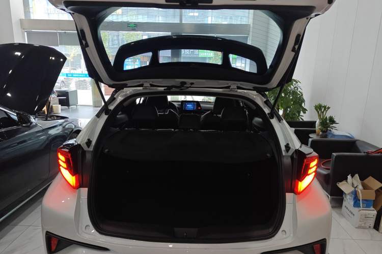 Used Toyota C-HR 2022 2.0L Leading Edition Trunk
