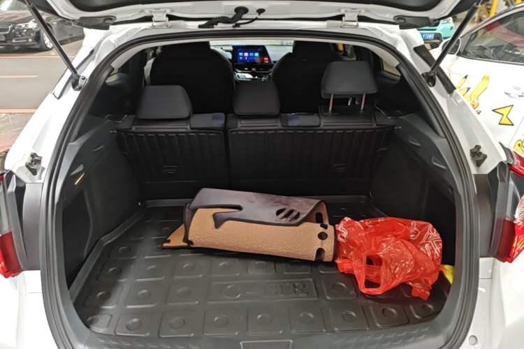 Used Toyota C-HR 2022 Dual-Motor 2.0L E-CVT Comfort Edition Trunk