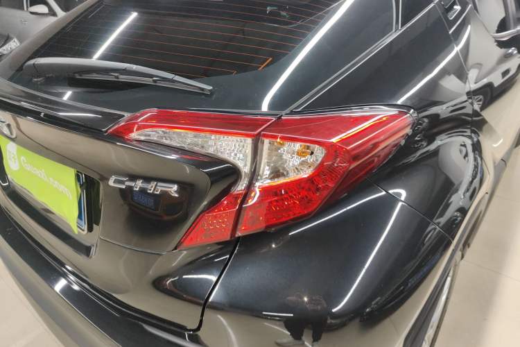 Used Toyota C-HR 2023 2.0L Leading Edition Exterior 6