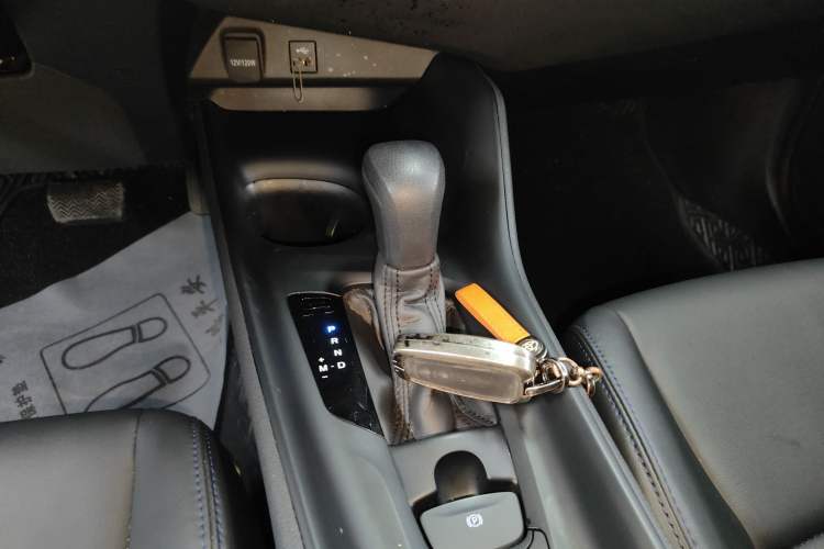 Used Toyota C-HR 2023 2.0L Leading Edition Gear Lever
