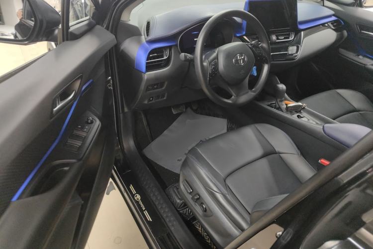 Used Toyota C-HR 2023 2.0L Leading Edition Interior 3