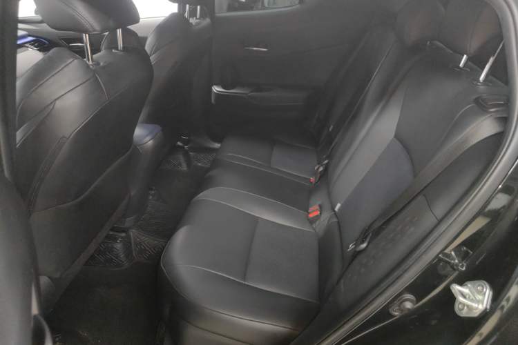 Used Toyota C-HR 2023 2.0L Leading Edition Interior 4