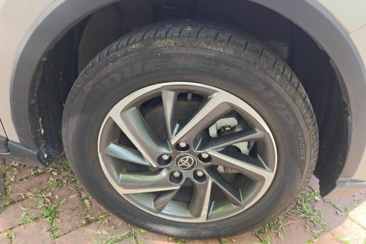 Used Toyota C-HR 2023 2.0L Luxury Edition Right Front Wheel Hub