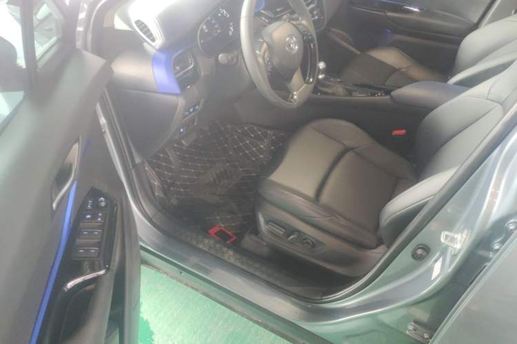 Used Toyota C-HR 2023 2.0L Luxury Edition Driver Seat