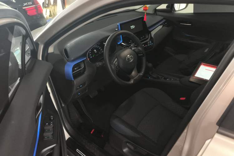 Used Toyota C-HR 2023 2.0L Smart Electric Hybrid Dual-Engine Comfort Version Driver Seat