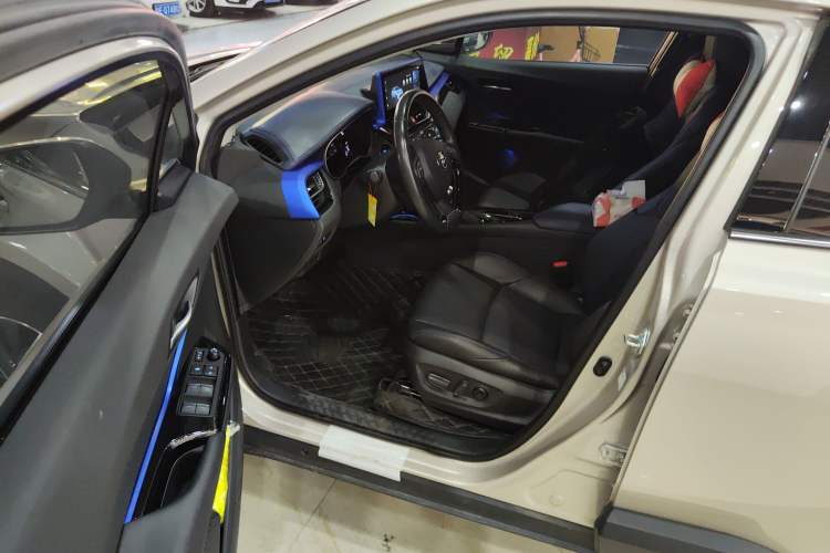 Used Toyota C-HR 2023 2.0L Luxury Edition Driver Seat