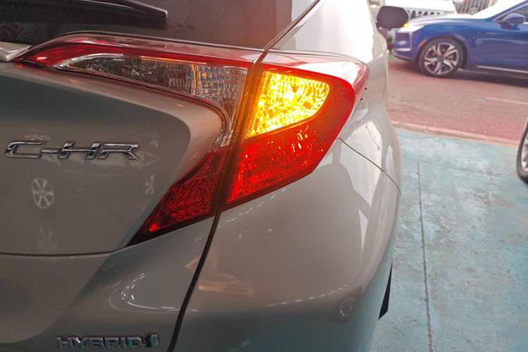 Used Toyota C-HR 2023 2.0L Smart Electric Hybrid Dual-Engine Comfort Version Exterior 3
