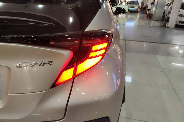 Used Toyota C-HR 2023 2.0L Luxury Edition Exterior 3