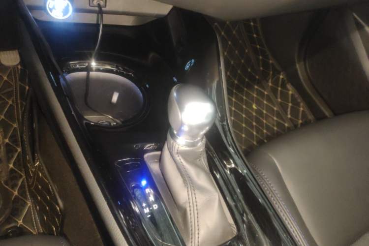 Used Toyota C-HR 2023 2.0L Luxury Edition Gear Lever