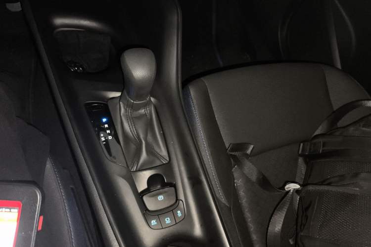 Used Toyota C-HR 2023 2.0L Smart Electric Hybrid Dual-Engine Comfort Version Gear Lever