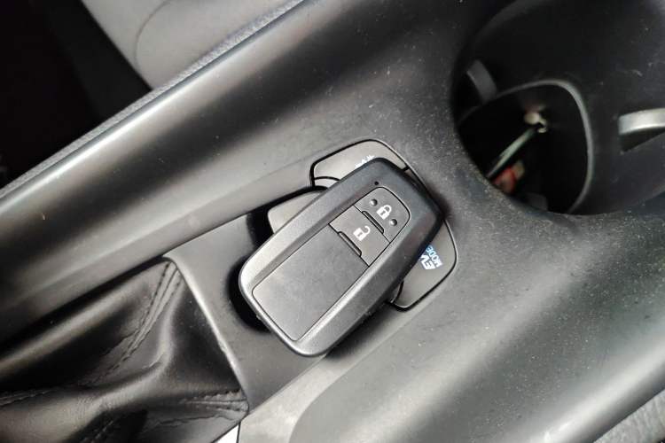 Used Toyota C-HR 2023 2.0L Smart Electric Hybrid Dual-Engine Comfort Version Interior 1