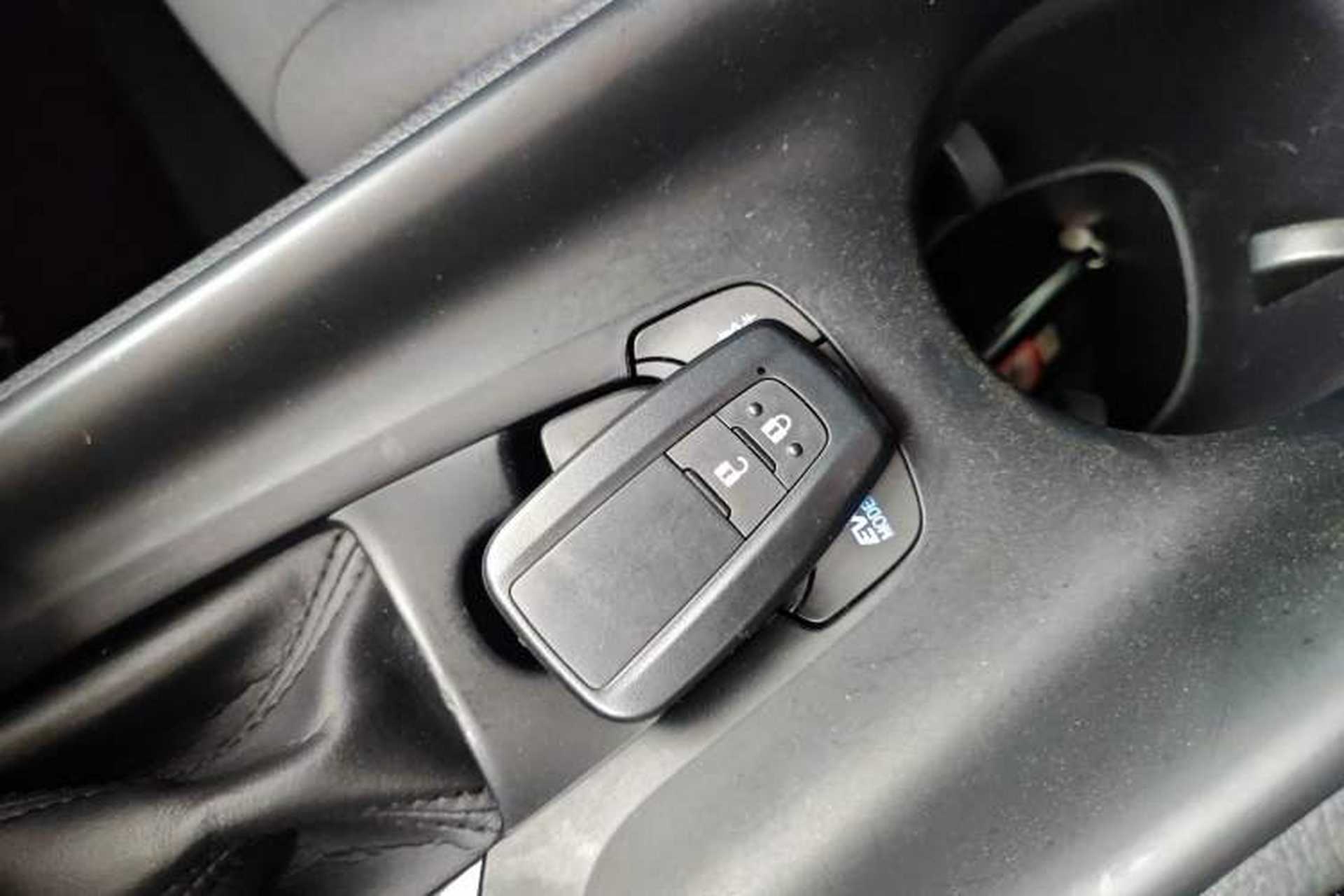 Used Toyota C-HR 2023 2.0L Smart Electric Hybrid Dual-Engine Comfort Version Interior 1