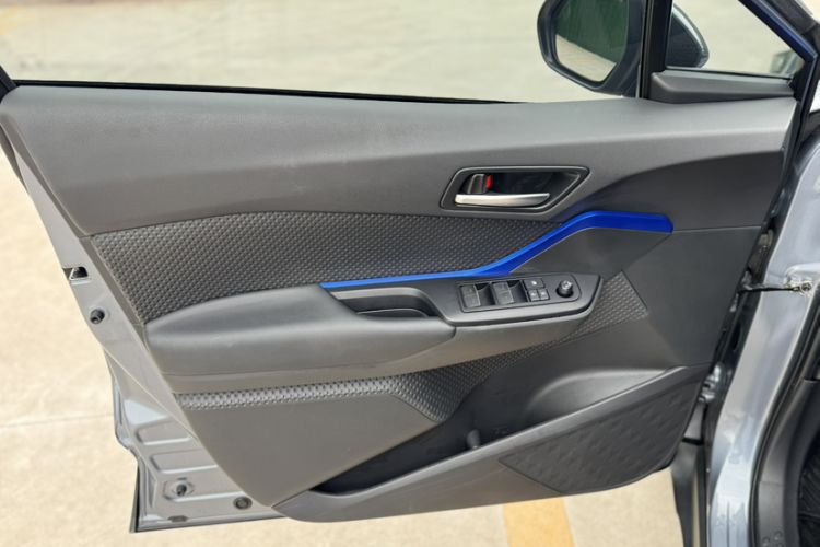 Used Toyota C-HR 2023 2.0L Leading Edition Interior 12