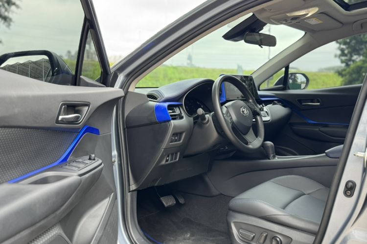 Used Toyota C-HR 2023 2.0L Leading Edition Interior 6