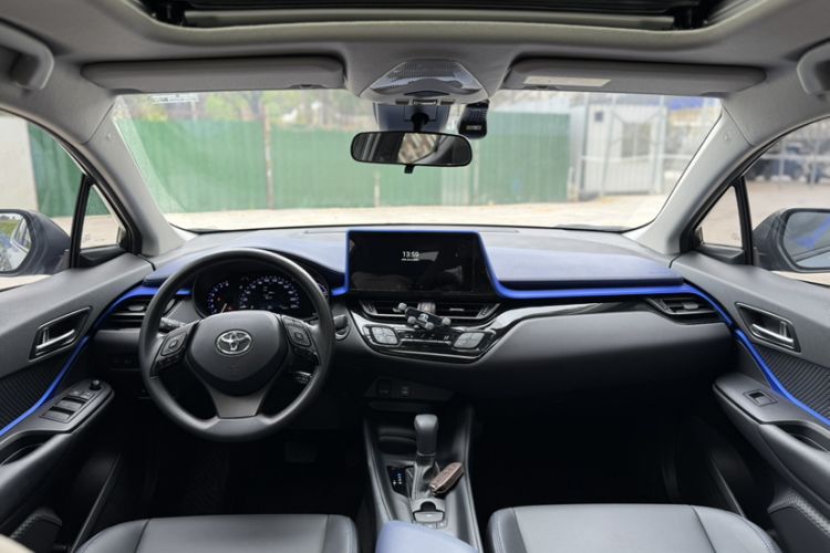 Used Toyota C-HR 2023 2.0L Leading Edition Interior 7