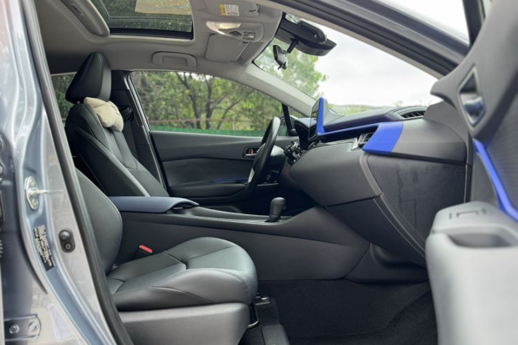 Used Toyota C-HR 2023 2.0L Leading Edition Interior 8