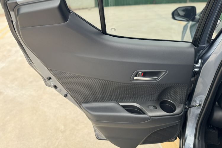 Used Toyota C-HR 2023 2.0L Leading Edition Interior 9