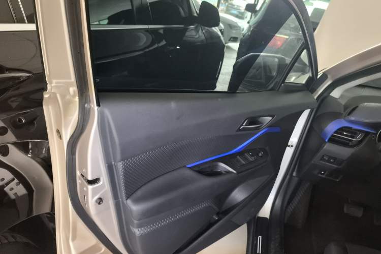Used Toyota C-HR 2023 2.0L Smart Electric Hybrid Dual-Engine Comfort Version Left Front Door Interior