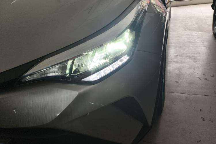 Used Toyota C-HR 2023 2.0L Smart Electric Hybrid Dual-Engine Comfort Version Left Front Headlight