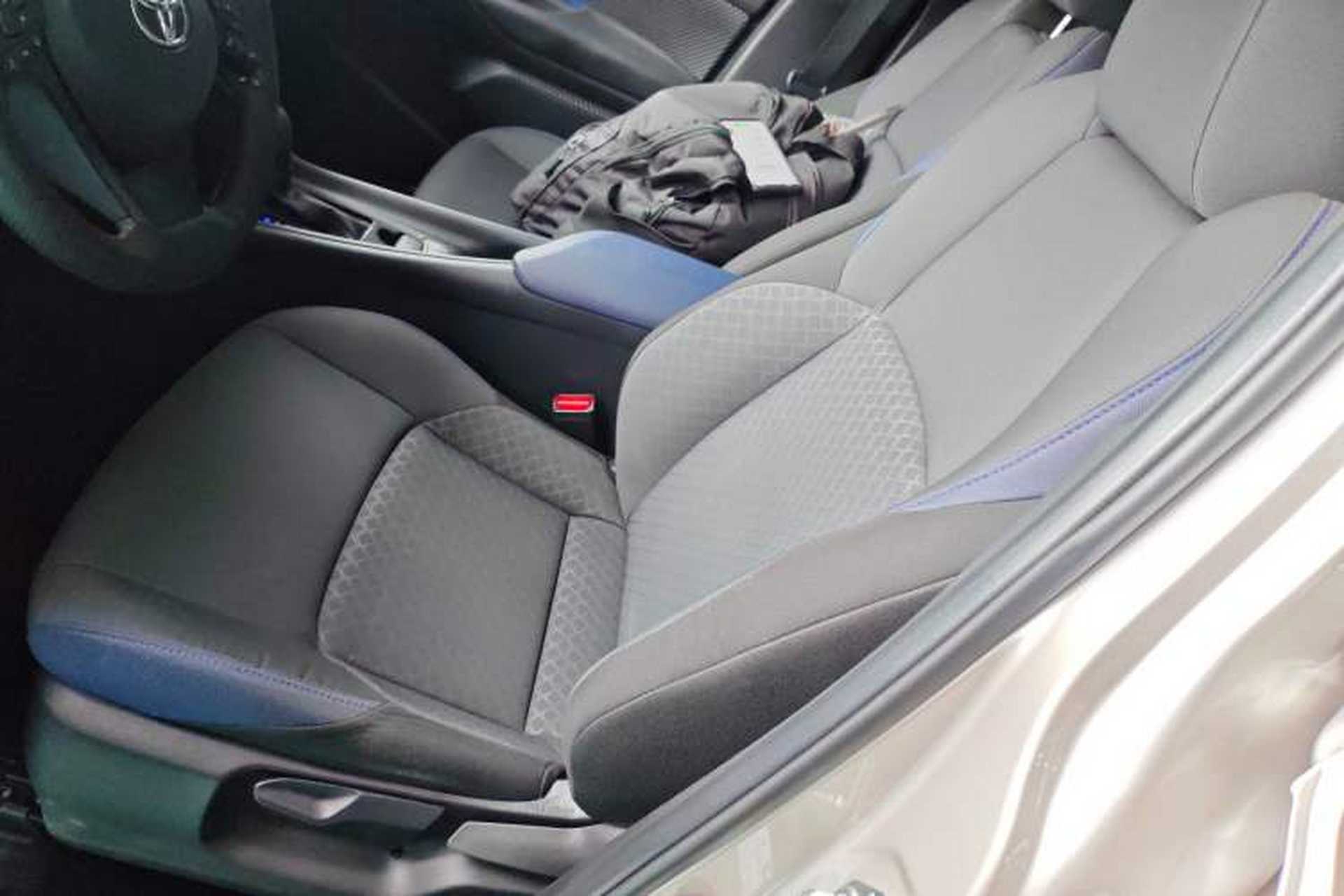 Used Toyota C-HR 2023 2.0L Smart Electric Hybrid Dual-Engine Comfort Version Left Front Seat