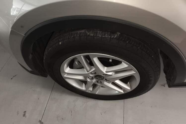 Used Toyota C-HR 2023 2.0L Smart Electric Hybrid Dual-Engine Comfort Version Left Front Wheel Hub