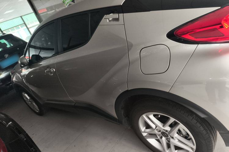 Used Toyota C-HR 2023 2.0L Smart Electric Hybrid Dual-Engine Comfort Version Left Side