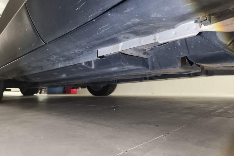 Used Toyota C-HR 2023 2.0L Smart Electric Hybrid Dual-Engine Comfort Version Left Side Sill