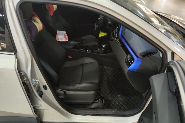 Used Toyota C-HR 2023 2.0L Luxury Edition Right Front Seat