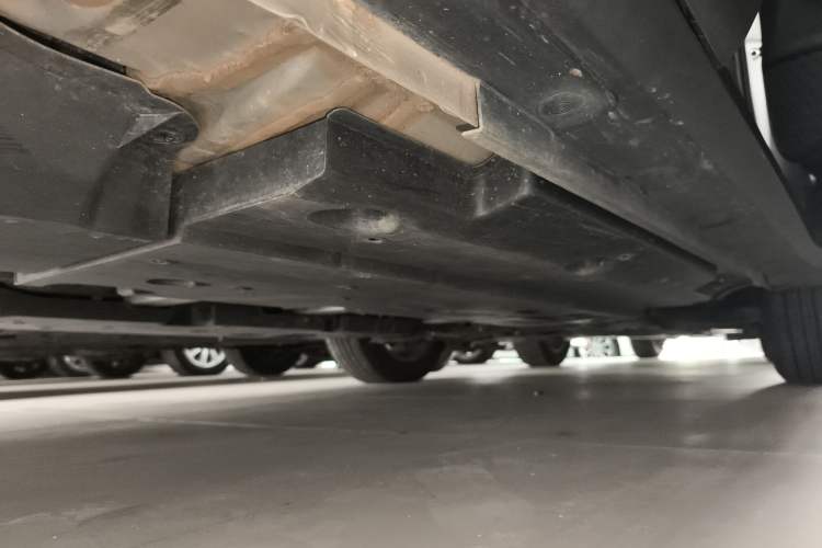 Used Toyota C-HR 2023 2.0L Smart Electric Hybrid Dual-Engine Comfort Version Right Side Sill