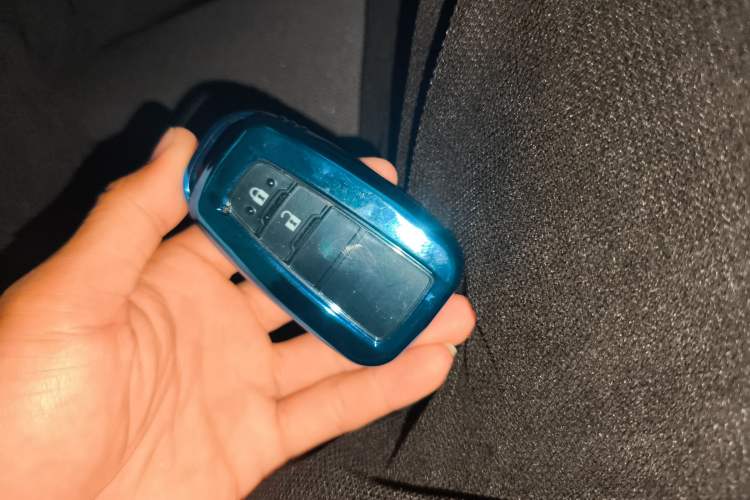 Used Toyota C-HR 2023 2.0L Smart Electric Hybrid Dual-Engine Comfort Version Vehicle Key