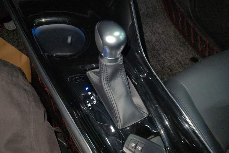 Used Toyota C-HR 2023 2.0L Luxury Edition Gear Lever