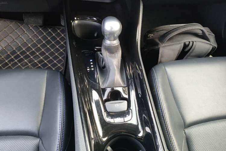 Used Toyota C-HR 2023 2.0L Luxury Edition Gear Lever