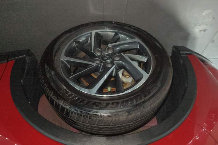 Used Toyota C-HR 2023 2.0L Luxury Edition Left Front Wheel Hub