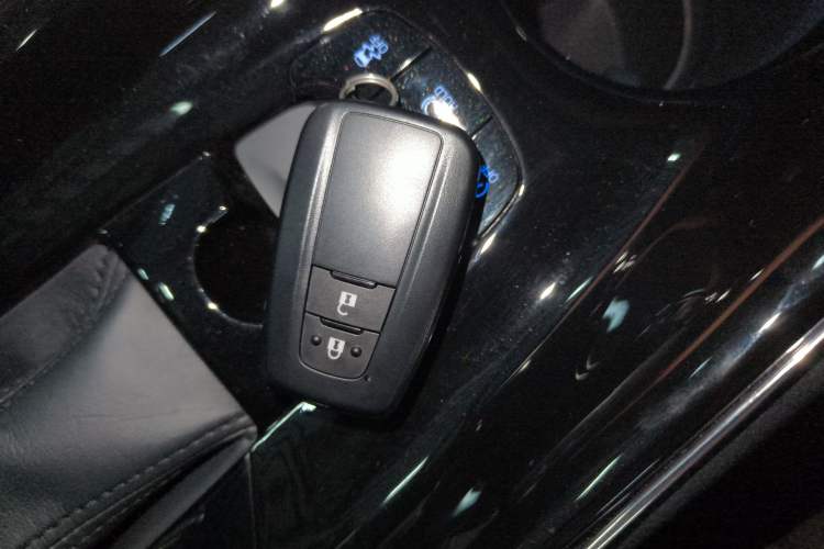 Used Toyota C-HR 2023 2.0L Luxury Edition Vehicle Key