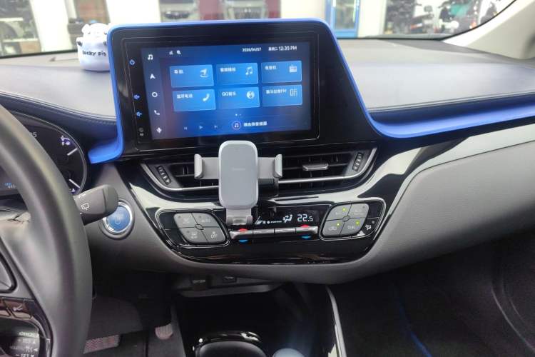 Used Toyota C-HR 2023 2.0L Smart Electric Hybrid Dual-Engine Luxury Edition Audio And AC Panel