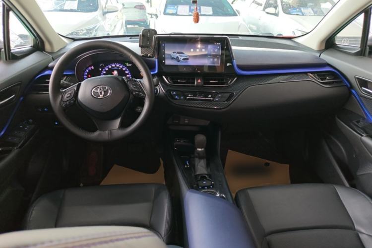 Used Toyota C-HR 2023 2.0L Luxury Edition Center Console