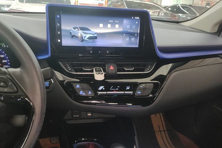 Used Toyota C-HR 2023 2.0L Luxury Edition Center Console