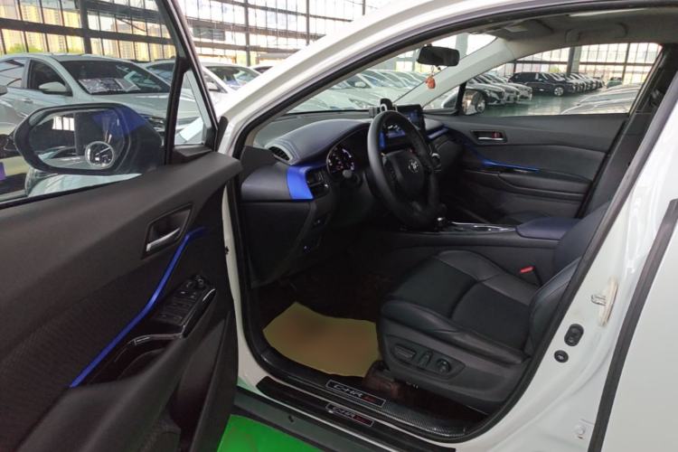 Used Toyota C-HR 2023 2.0L Luxury Edition Driver Seat