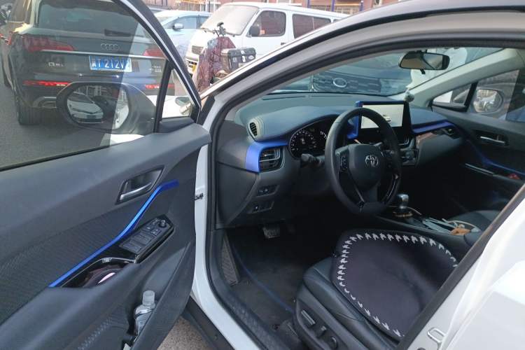 Used Toyota C-HR 2023 2.0L Luxury Edition Driver Seat