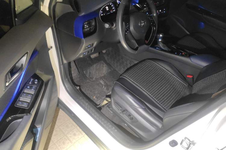 Used Toyota C-HR 2023 2.0L Luxury Edition Driver Seat