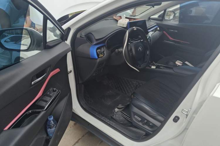 Used Toyota C-HR 2023 2.0L Luxury Edition Driver Seat