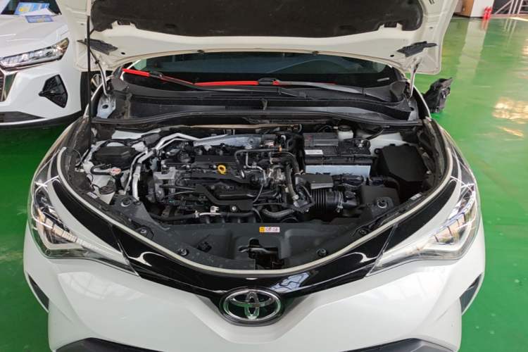 Used Toyota C-HR 2023 2.0L Luxury Edition Engine Bay