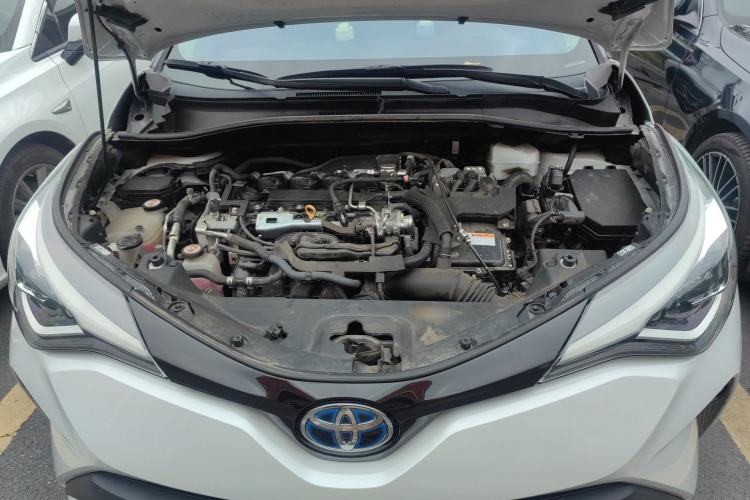 Used Toyota C-HR 2023 2.0L Smart Electric Hybrid Dual-Engine Luxury Edition Engine Bay