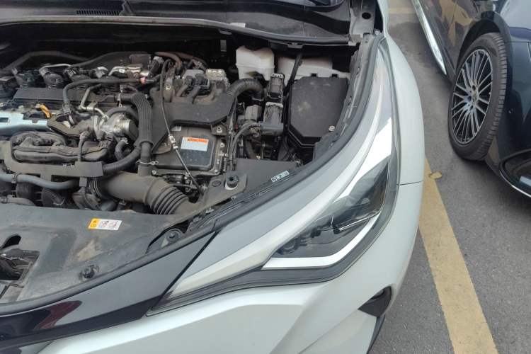 Used Toyota C-HR 2023 2.0L Smart Electric Hybrid Dual-Engine Luxury Edition Engine Bay Left