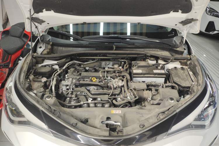 Used Toyota C-HR 2023 2.0L Luxury Edition Engine Bay