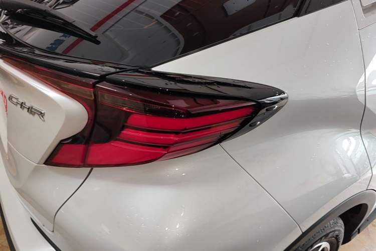 Used Toyota C-HR 2023 2.0L Luxury Edition Exterior 3