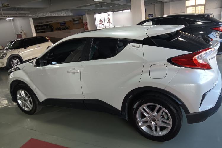 Used Toyota C-HR 2023 2.0L Leading Edition Exterior 3