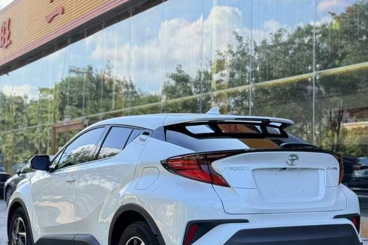 Used Toyota C-HR 2023 2.0L Luxury Edition Exterior 4