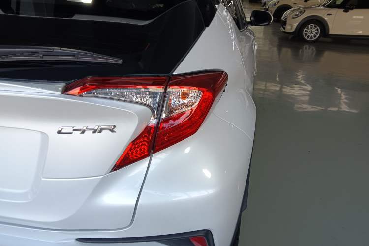Used Toyota C-HR 2023 2.0L Leading Edition Exterior 6