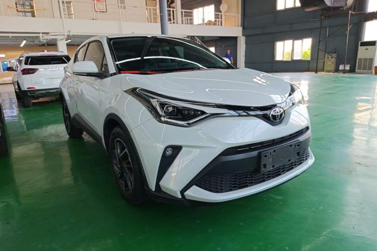 Used Toyota C-HR 2023 2.0L Luxury Edition Front Right 45 Deg